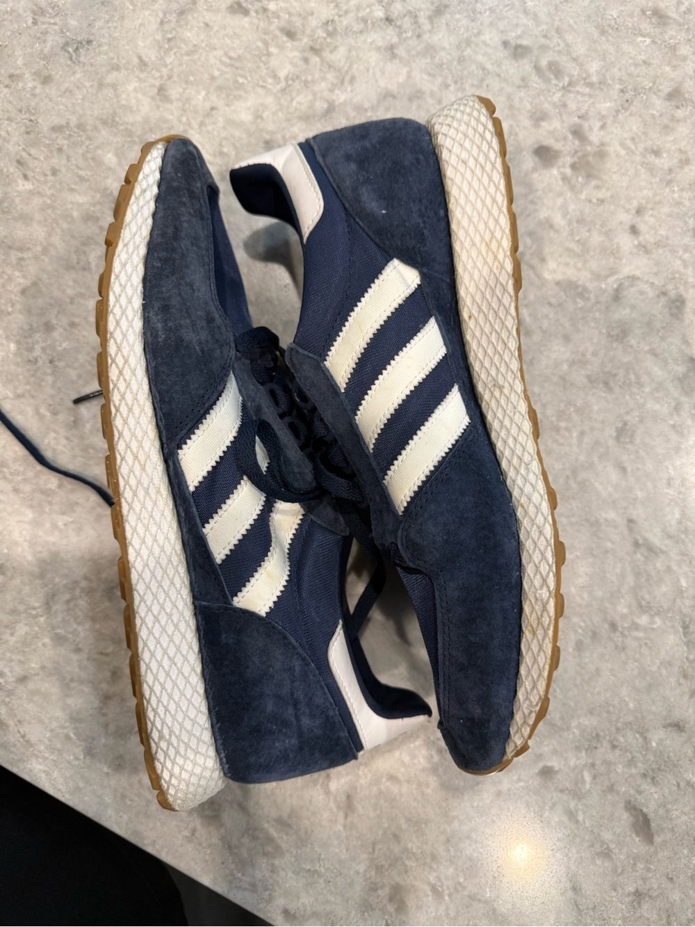 Adidas Forest Grove HK B41529 Men’s 10.5 Navy Blue White Gum Suede Sneakers